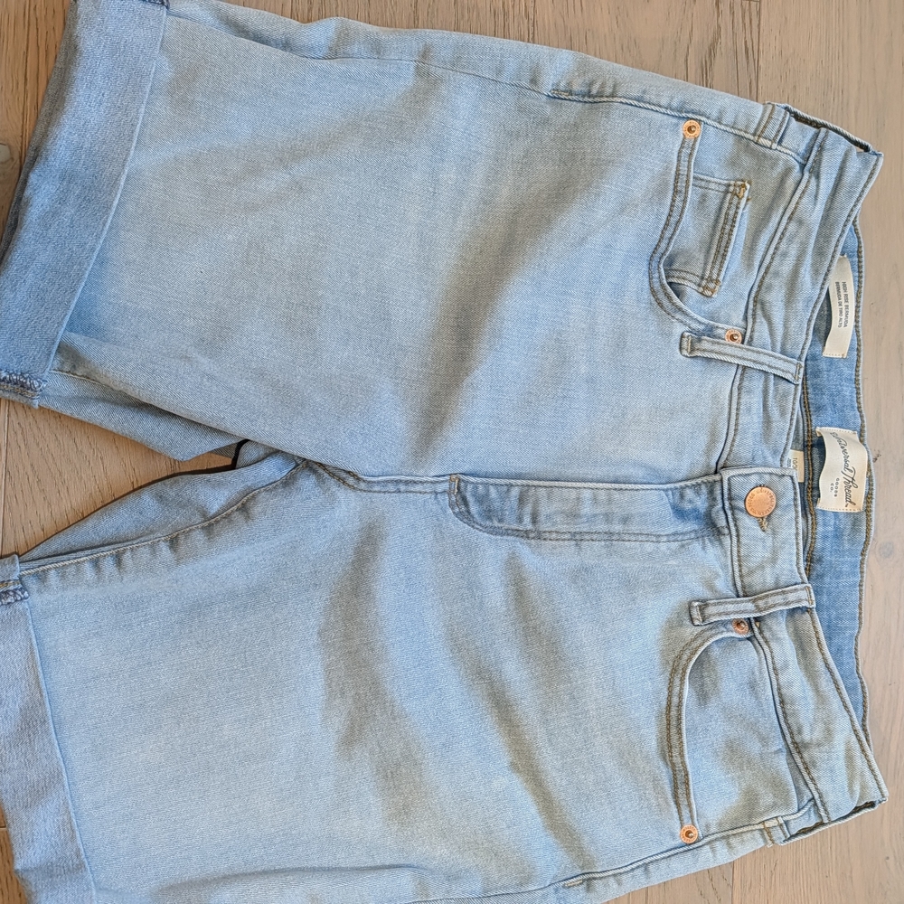 Universal Thread Light Wash Jean Shorts
